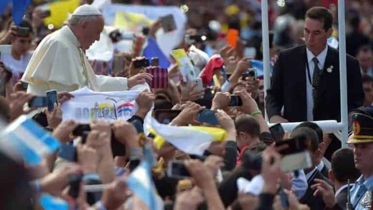 Pope in tribute to Paraguay women
