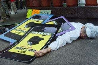 Apple protestor in China