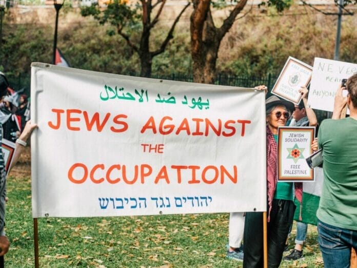 Photo of Jews protesting Israeli occupation of the West Bank.